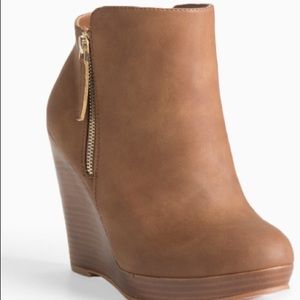 New Torrid Cognac Side Zip Wedge Booties