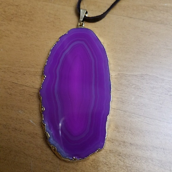 Slice Agate Pendant. Magenta/ Fuchsia Color - Picture 2 of 5