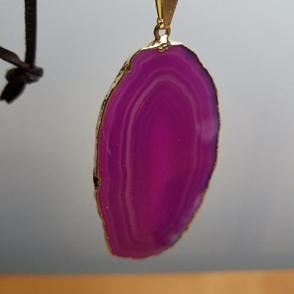 Slice Agate Pendant. Magenta/ Fuchsia Color - Picture 3 of 5