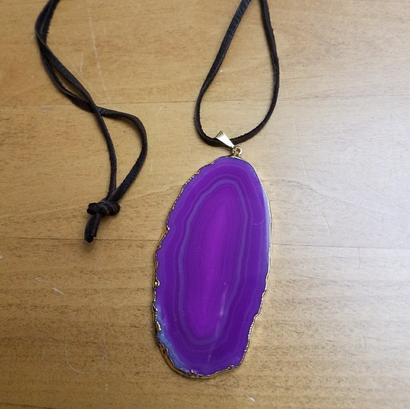 Slice Agate Pendant. Magenta/ Fuchsia Color - Picture 5 of 5