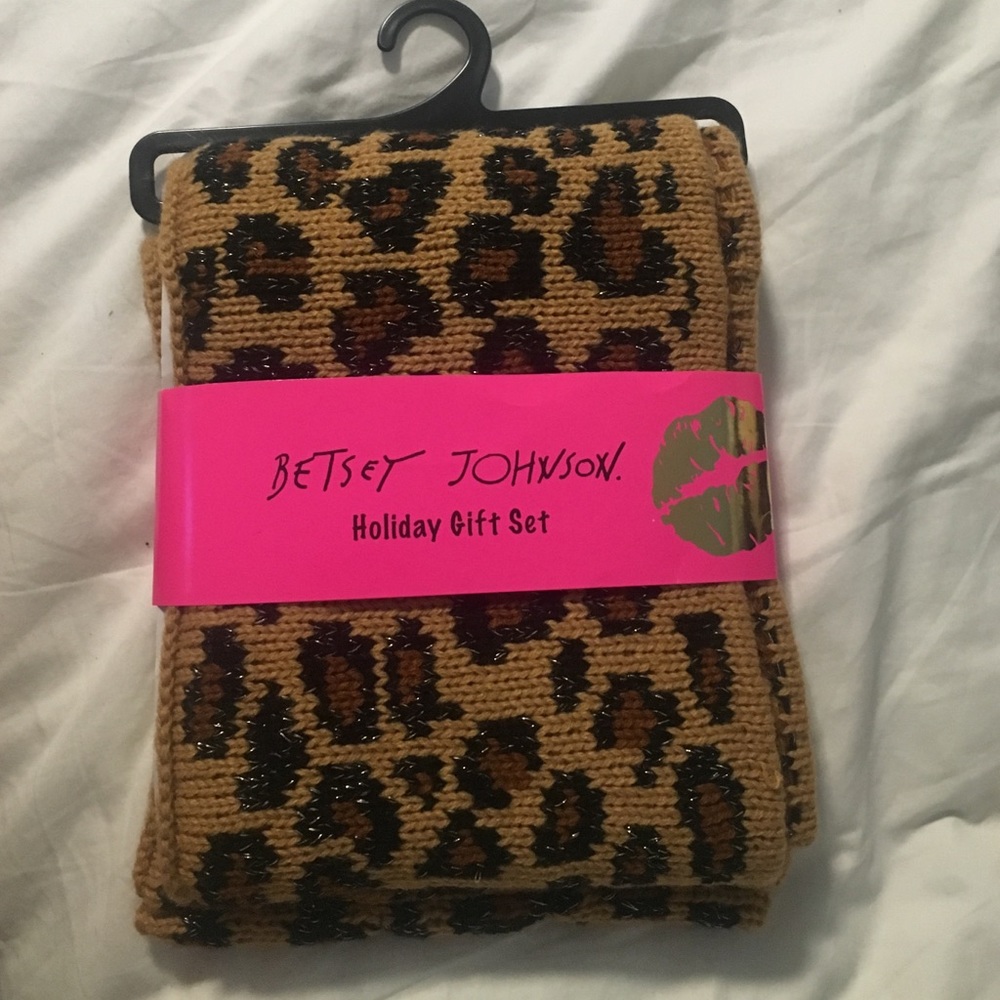 Sparkly leopard print knit scarf