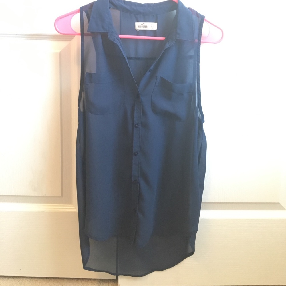 Sleeveless blue Hollister top