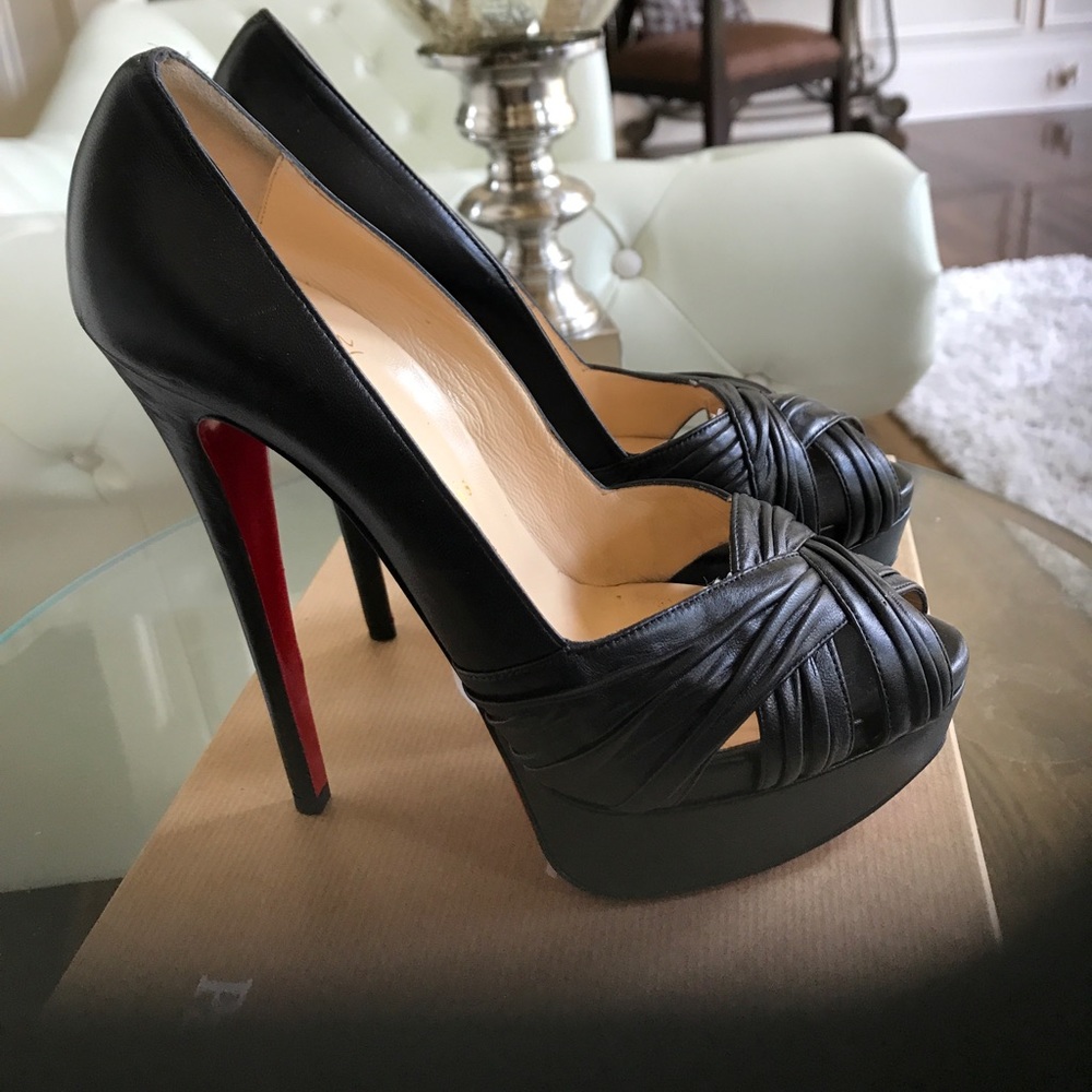 Authentic Christain louboutin excellent