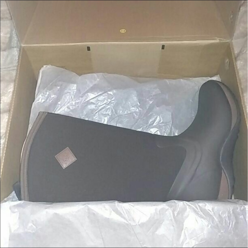BRAND NEW MUCK BOOTS