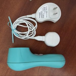 Turquoise Clarisonic Mia2 Facial cleansing brush
