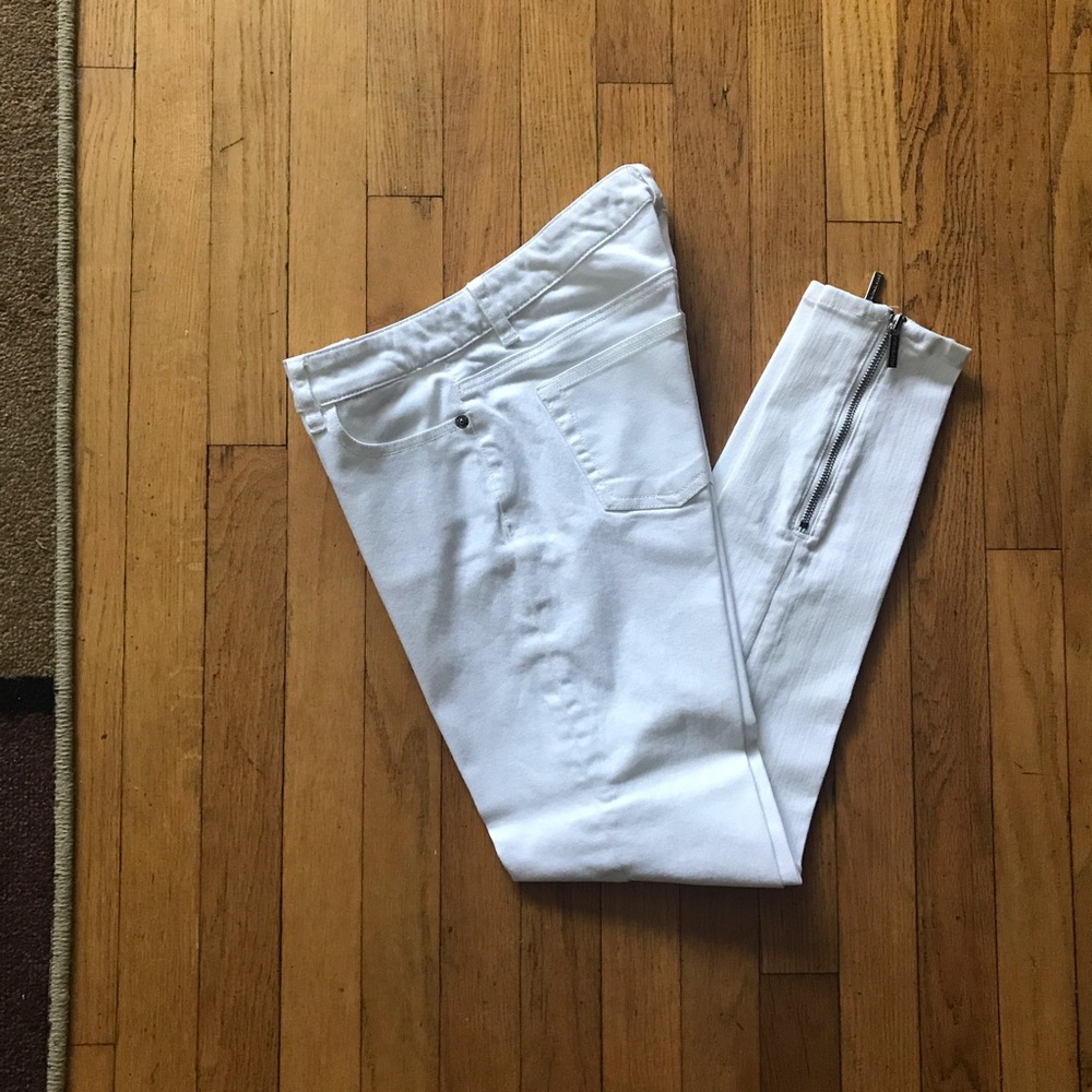 MICHAEL KORS white jeans with silver detailing!!❤️