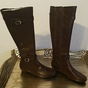 Aerosole boots size 6.5dark brown