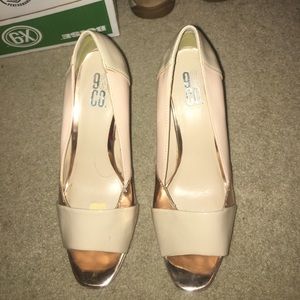 Women's high heeled platform pumps