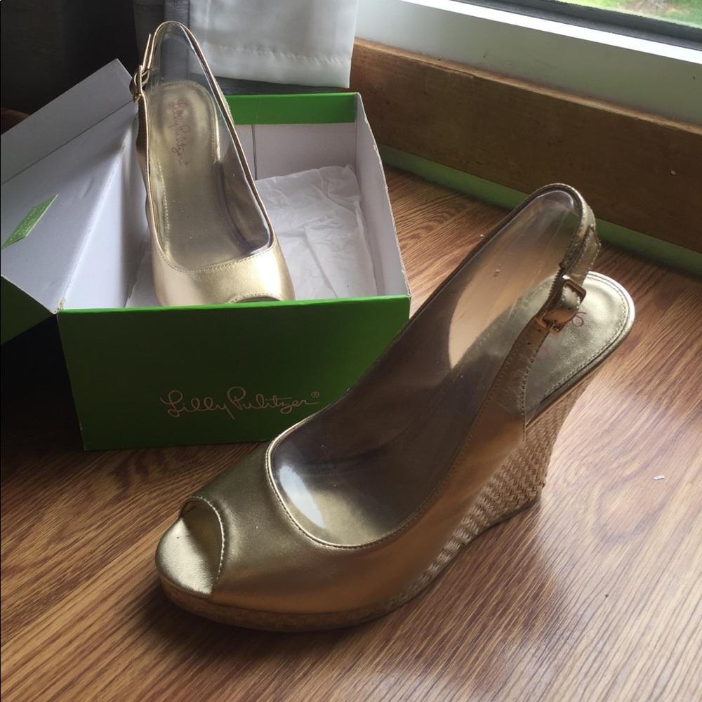 SOLD! EUC Lilly Pulitzer Gold Wedges Size 10