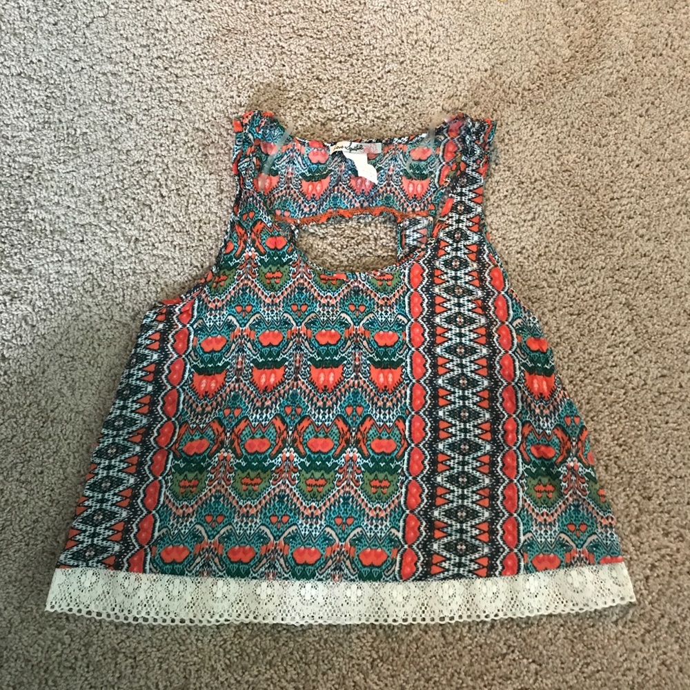 Patterned tank