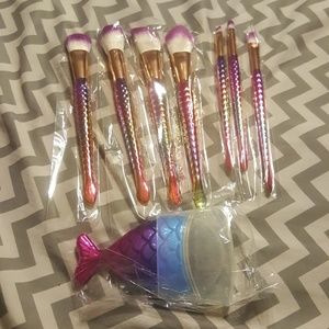 8 fish tale brushes ver y beutiful