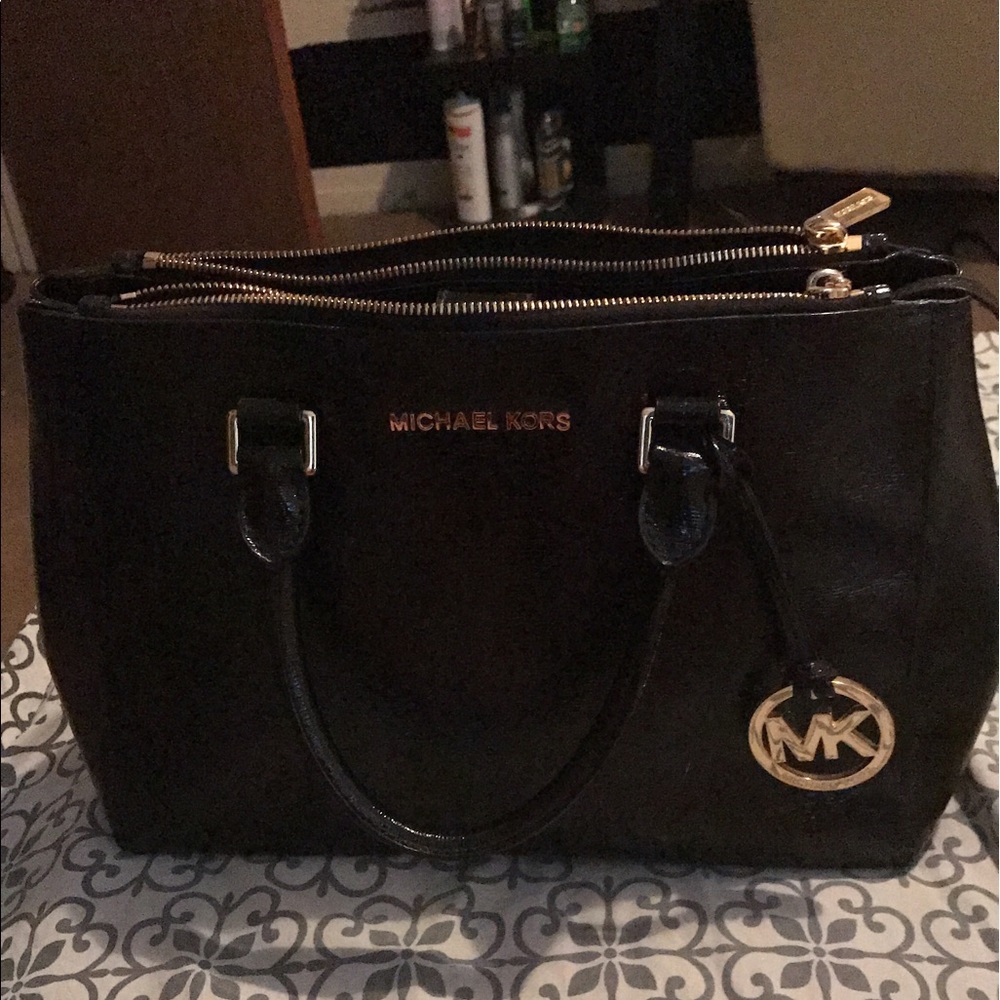 Mk Sutton purse