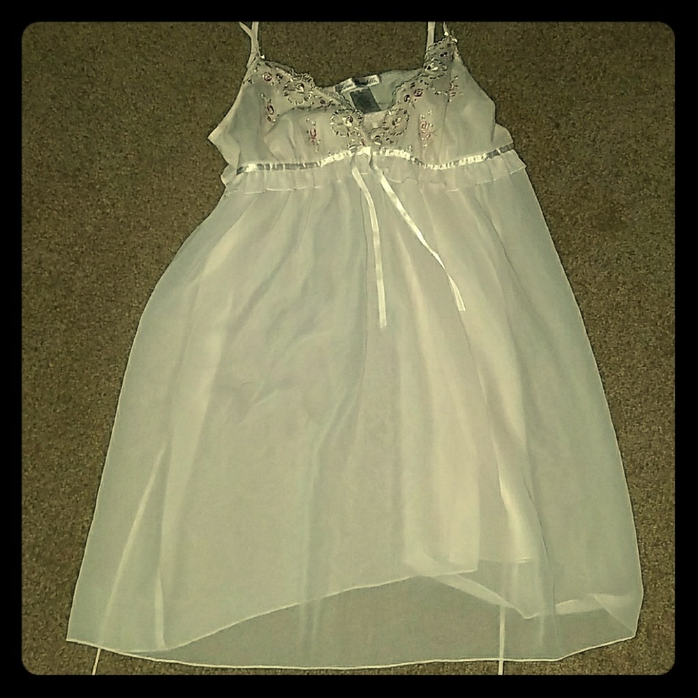 Beautiful pale pink size small intimate chemise