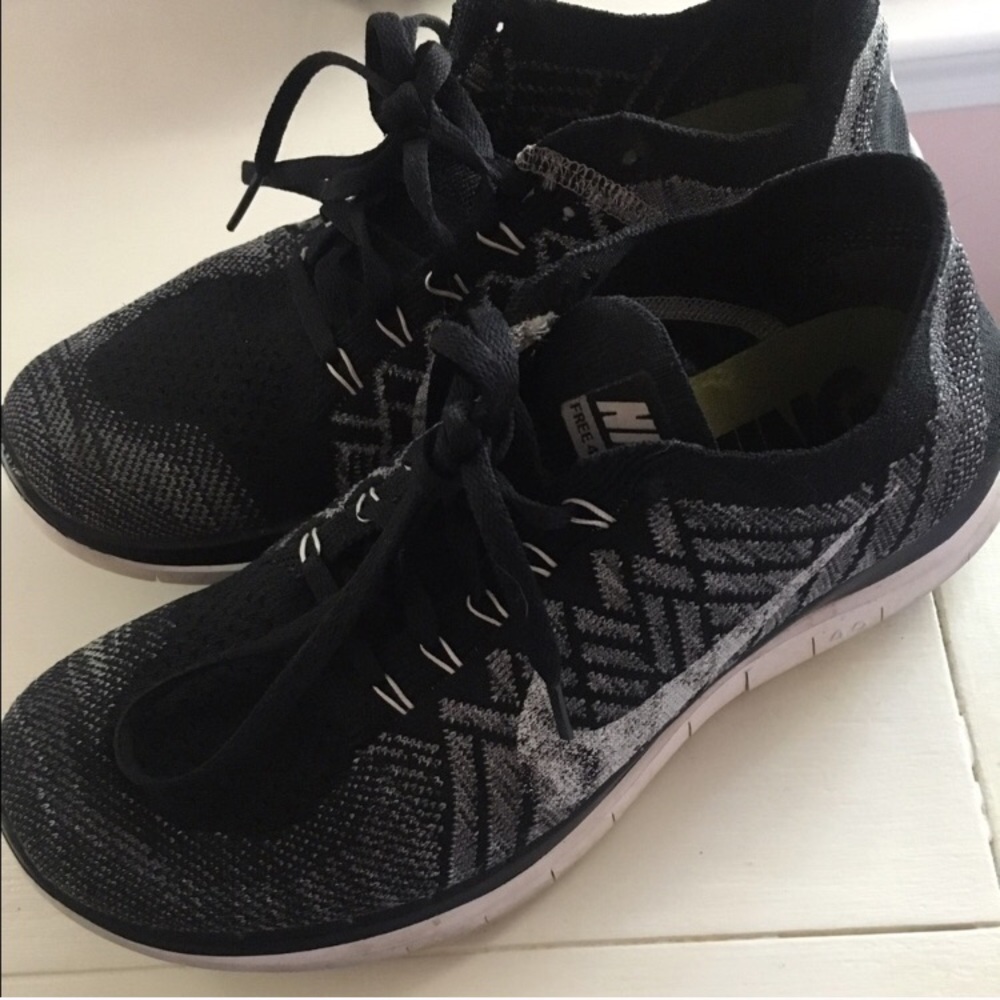 Like New Nike Flyknit Sneakers