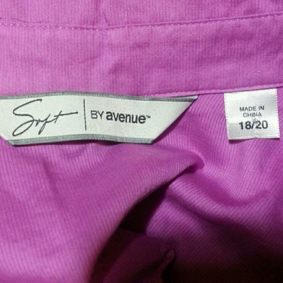 Soft by Avenue Button Down Blouse. NWOT - Picture 3 of 3