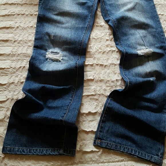 Distresses Boyfriend Jeans - Picture 4 of 5