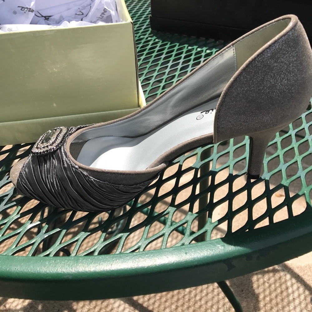 Shoes - Picture 3 of 4