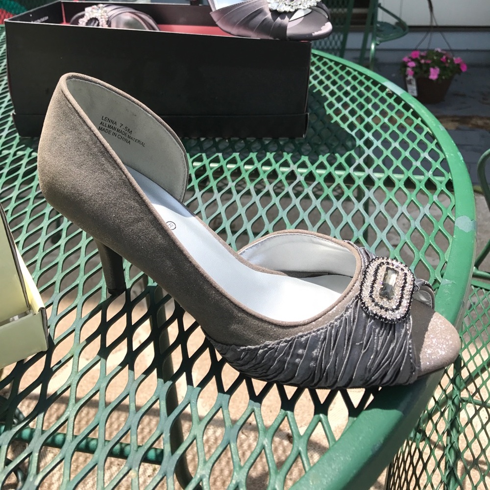 Shoes - Picture 4 of 4
