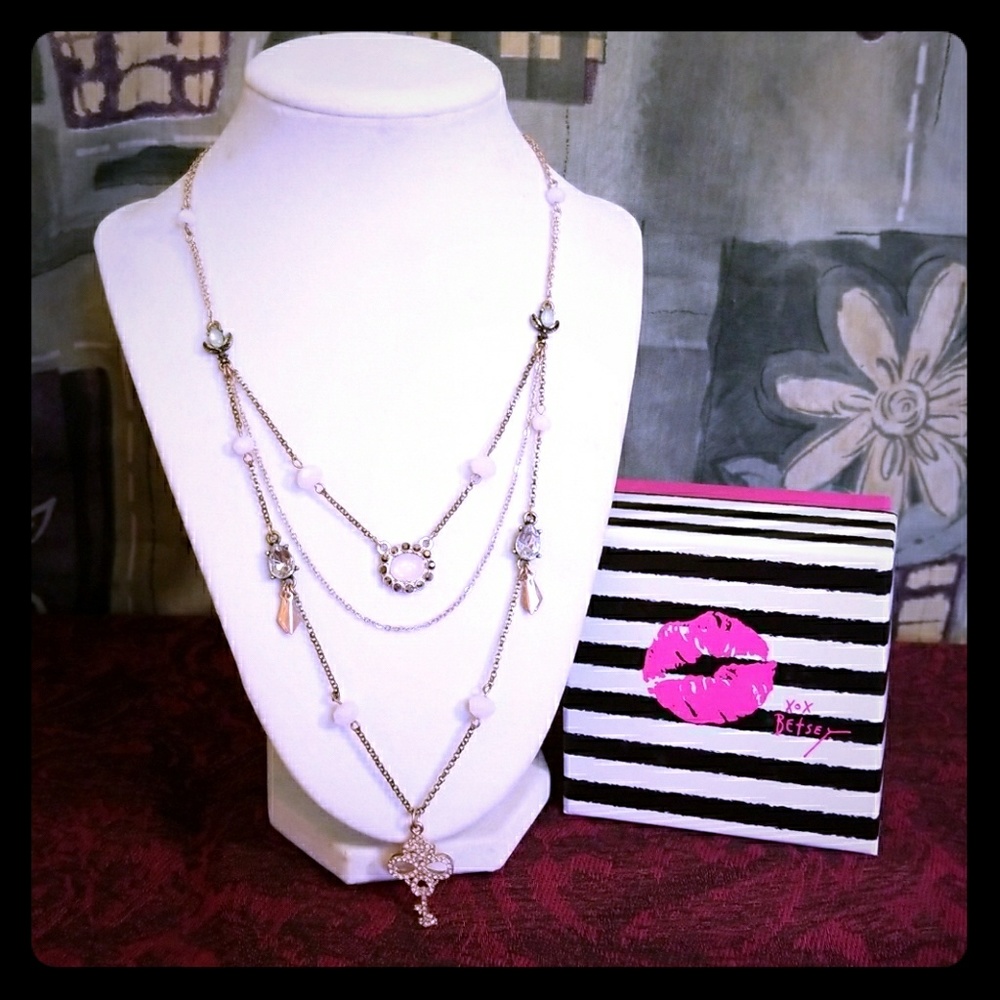 NWT Betsey Johnson necklace
