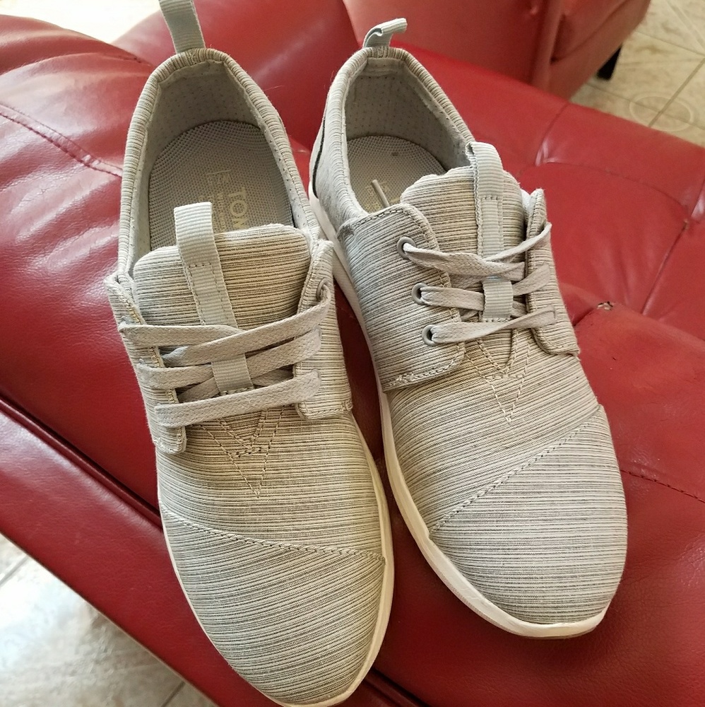 Toms tennis shoes