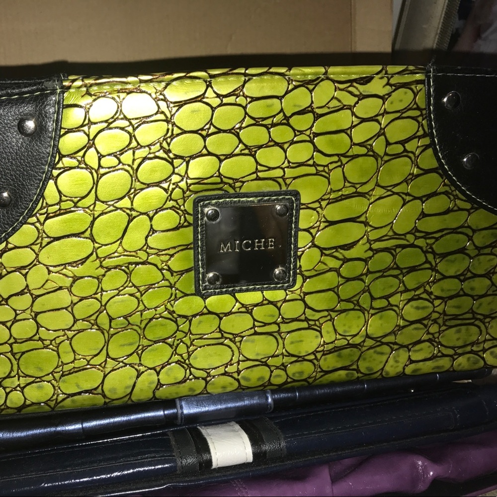Magnetic miche bag cover