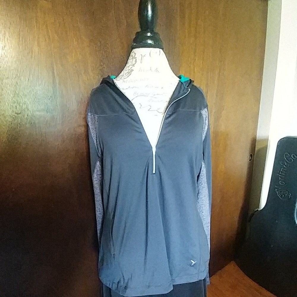 Women's fitted light weight 3/4 zip hoodie