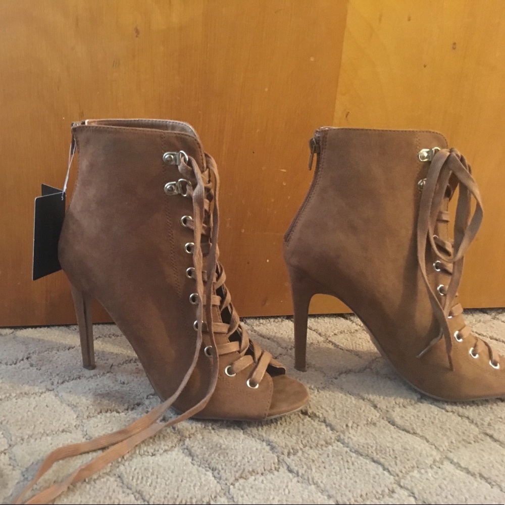 Lace up Forever21 booties brown