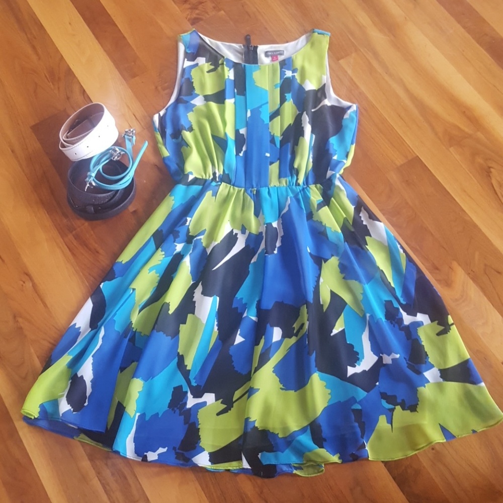 S O L D VINCE CAMUTO SUMMER DRESS