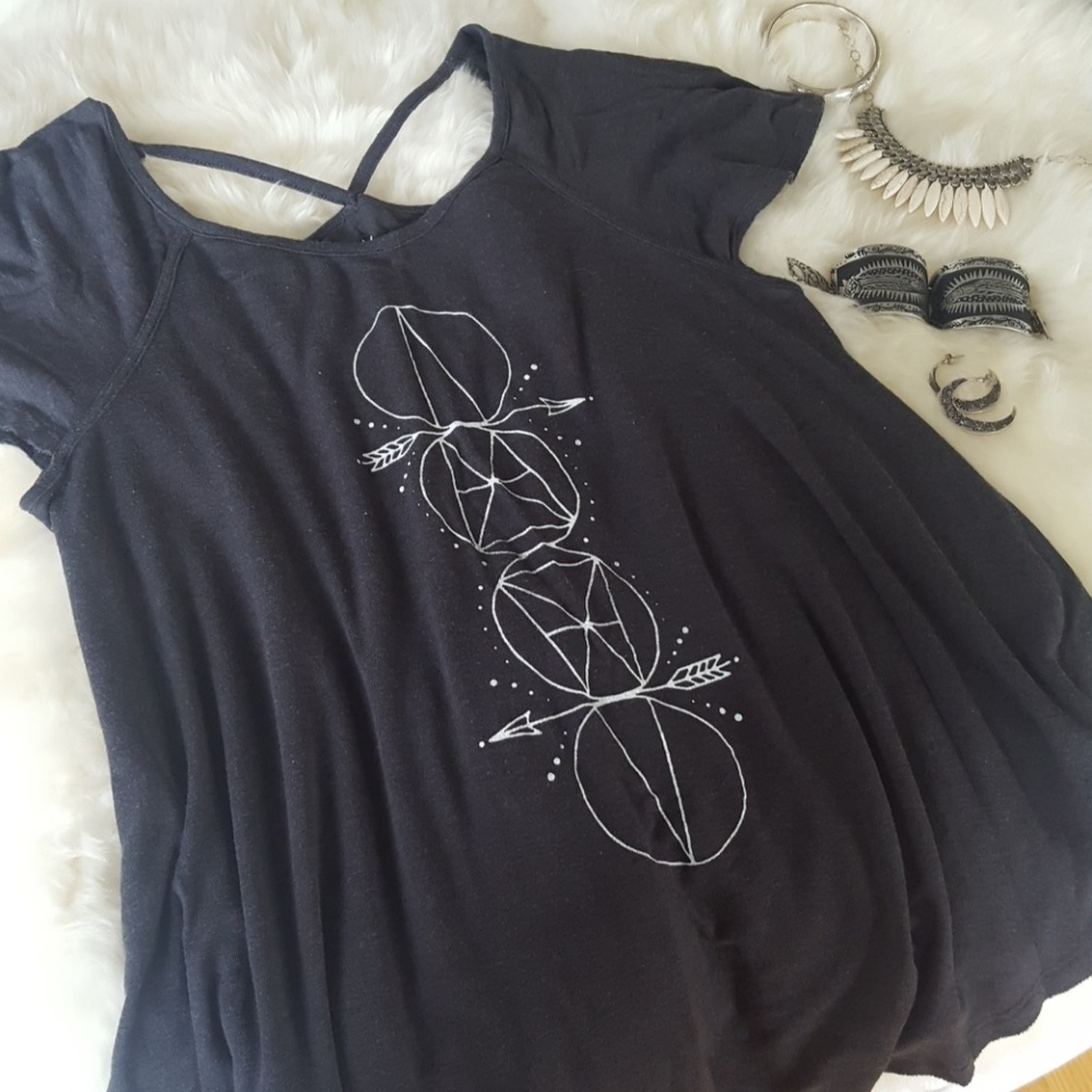AEO fluttery graphic tee - EUC szM