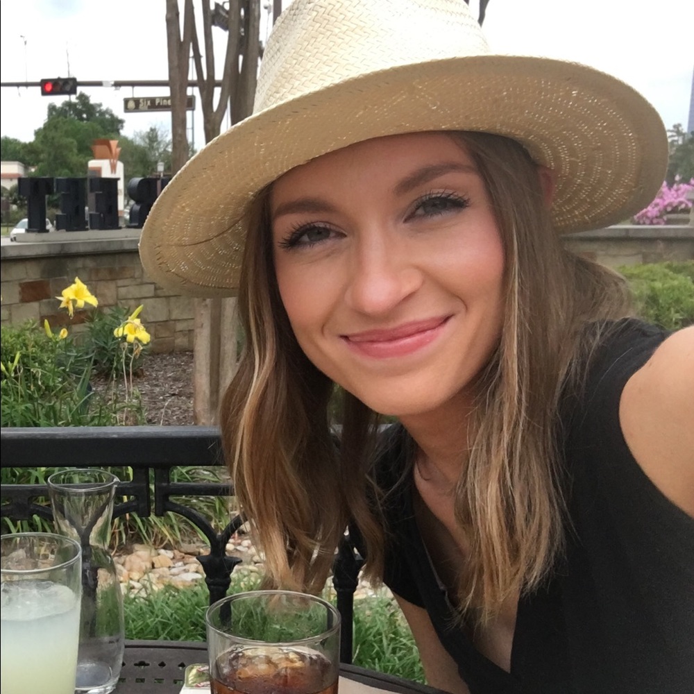 Meet your Posher, Lindy