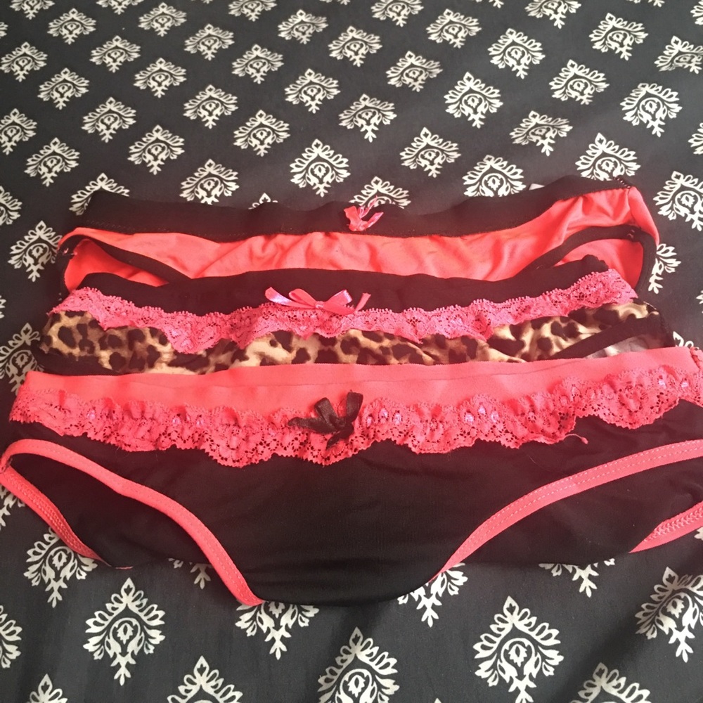 3 pairs of underwear