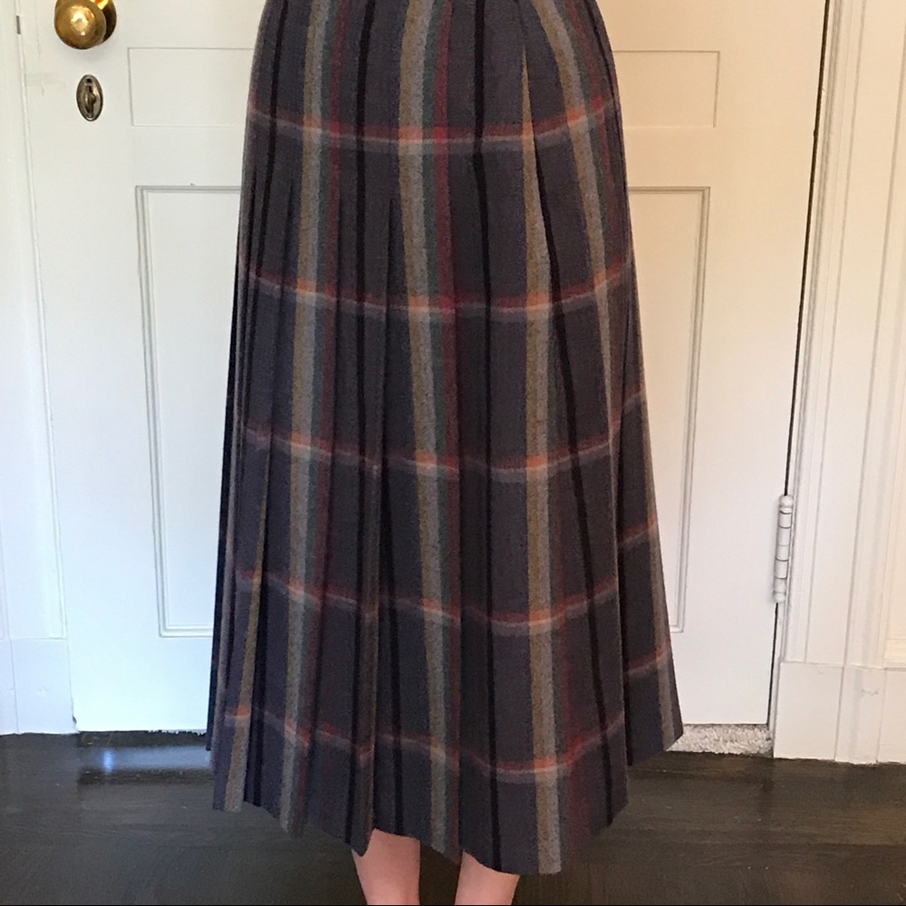 Pleated wool skirt