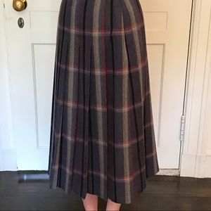 Pleated wool skirt