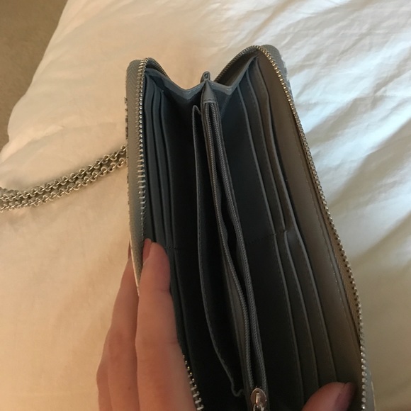 Beautiful gray and white snakeskin wristlet - Picture 2 of 2