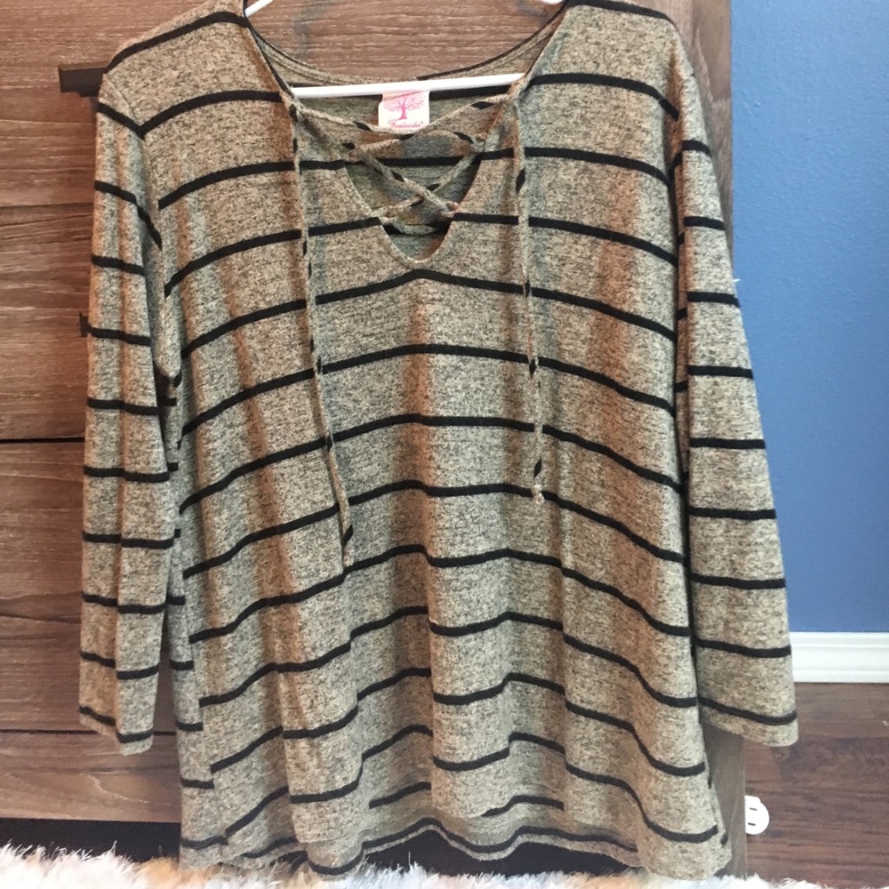 Criss cross neck top