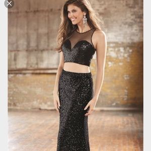 LAST CHANCE Sherri Hill look alike black dress
