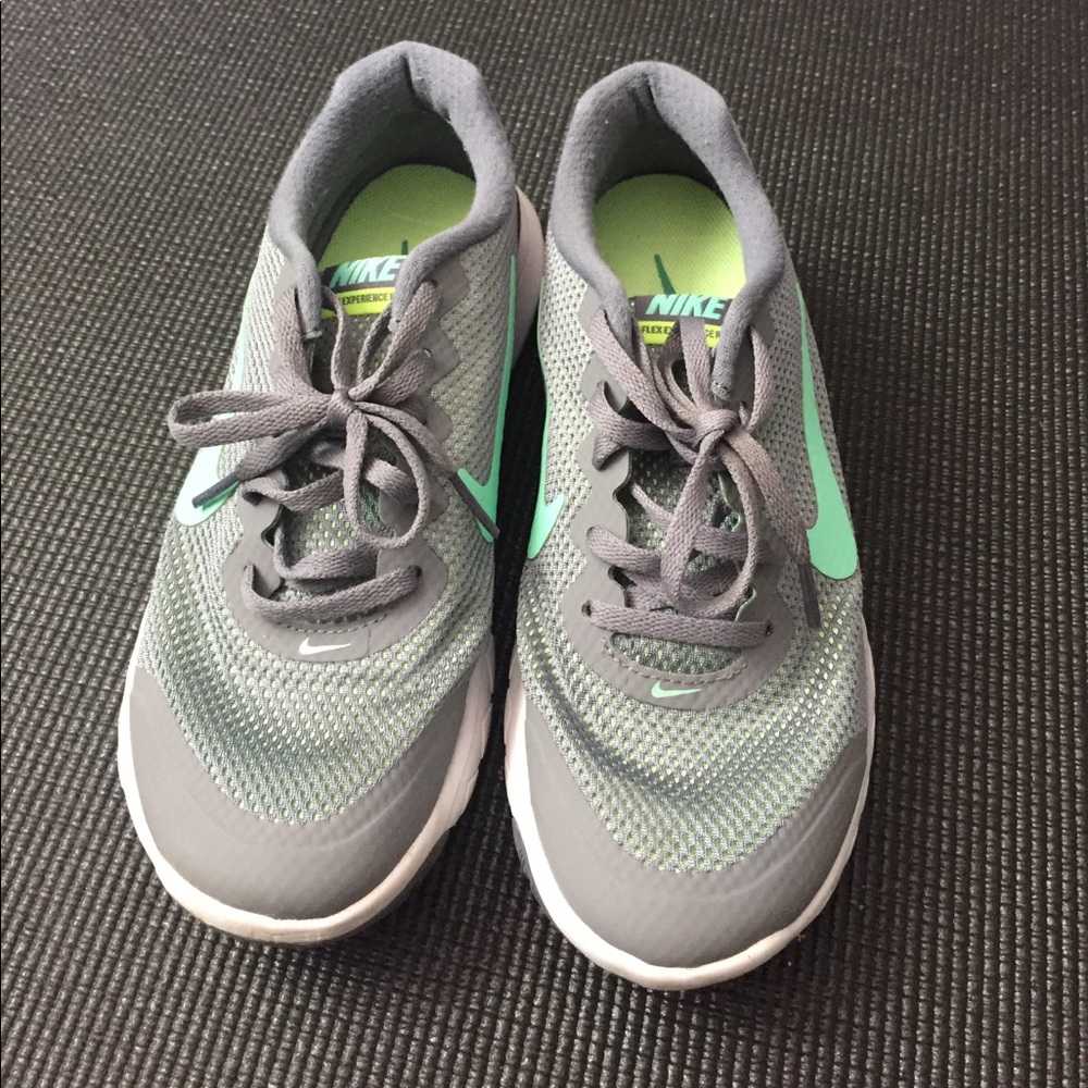 Nikes size 6.5