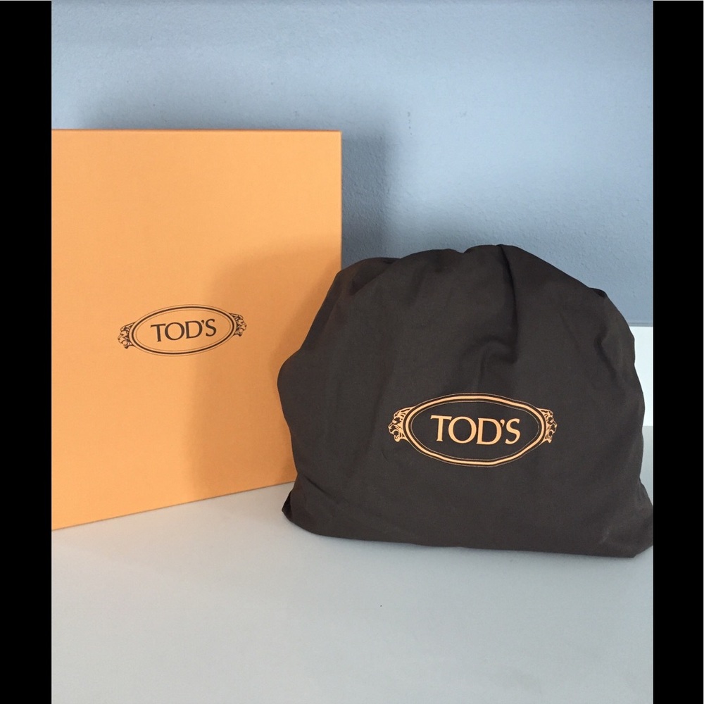 Tod's winter white hand bag.