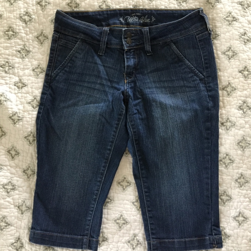 Old navy Jean shorts at knee