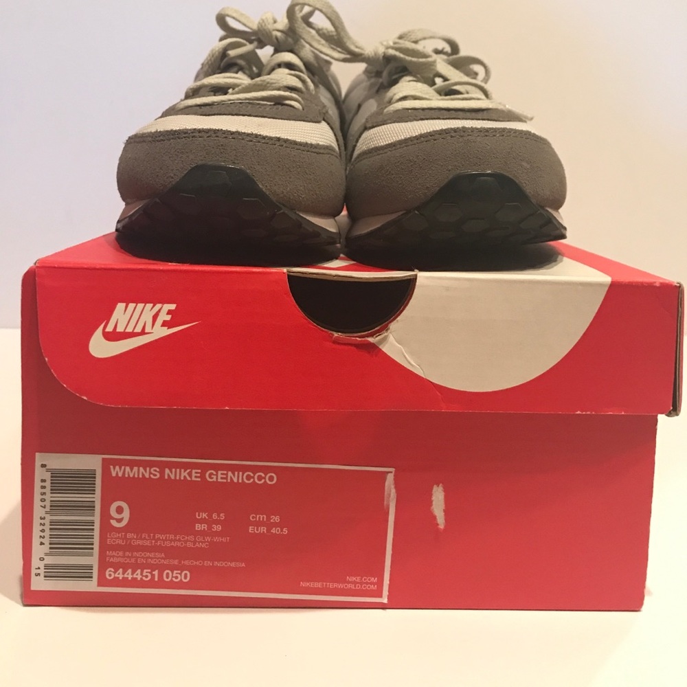 Nike Women's Genico