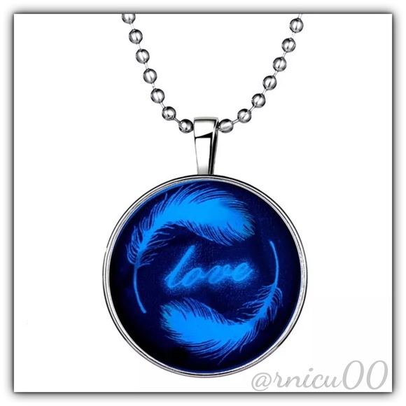 🌟Last 1!🌟Boho Love Feather Glow in Dark Necklace - Picture 4 of 8