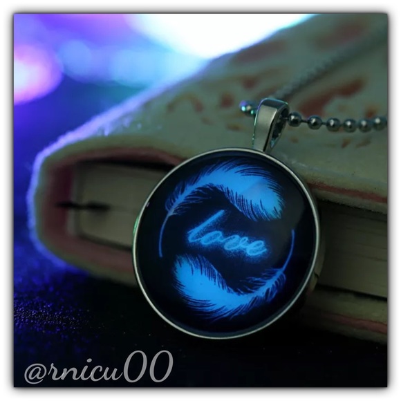 🌟Last 1!🌟Boho Love Feather Glow in Dark Necklace - Picture 2 of 8