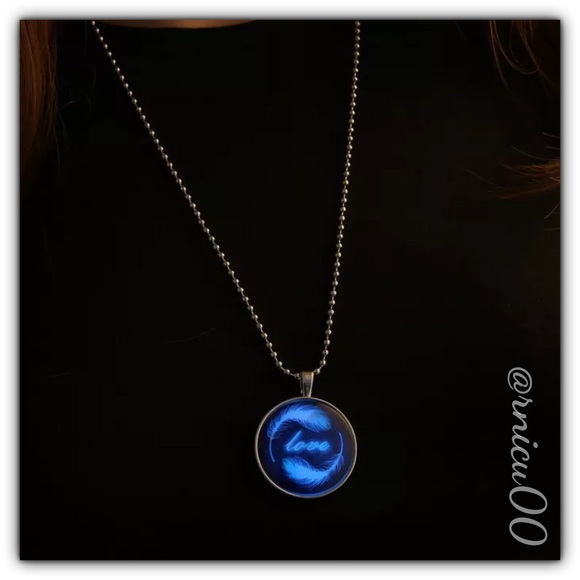 🌟Last 1!🌟Boho Love Feather Glow in Dark Necklace - Picture 6 of 8