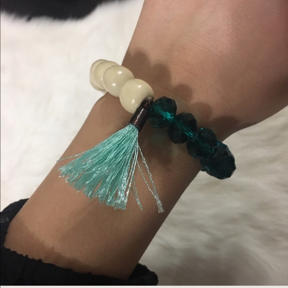 Beautiful handmade stretch bracelet with tassel - Picture 2 of 2
