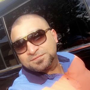 Meet your Posher, Luay