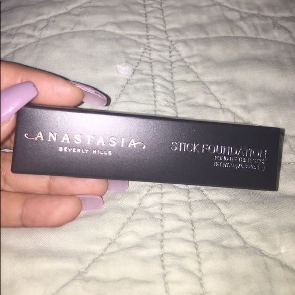 Anastacia Stick foundation - Picture 2 of 6