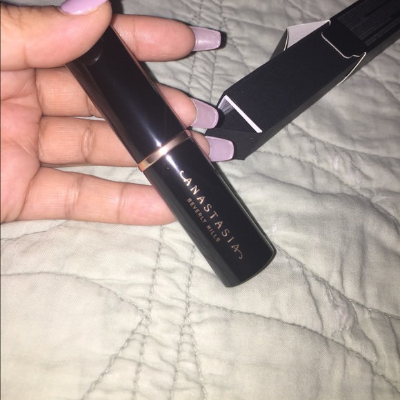 Anastacia Stick foundation - Picture 3 of 6