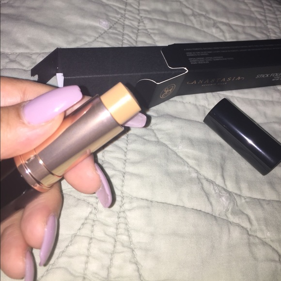 Anastacia Stick foundation - Picture 4 of 6