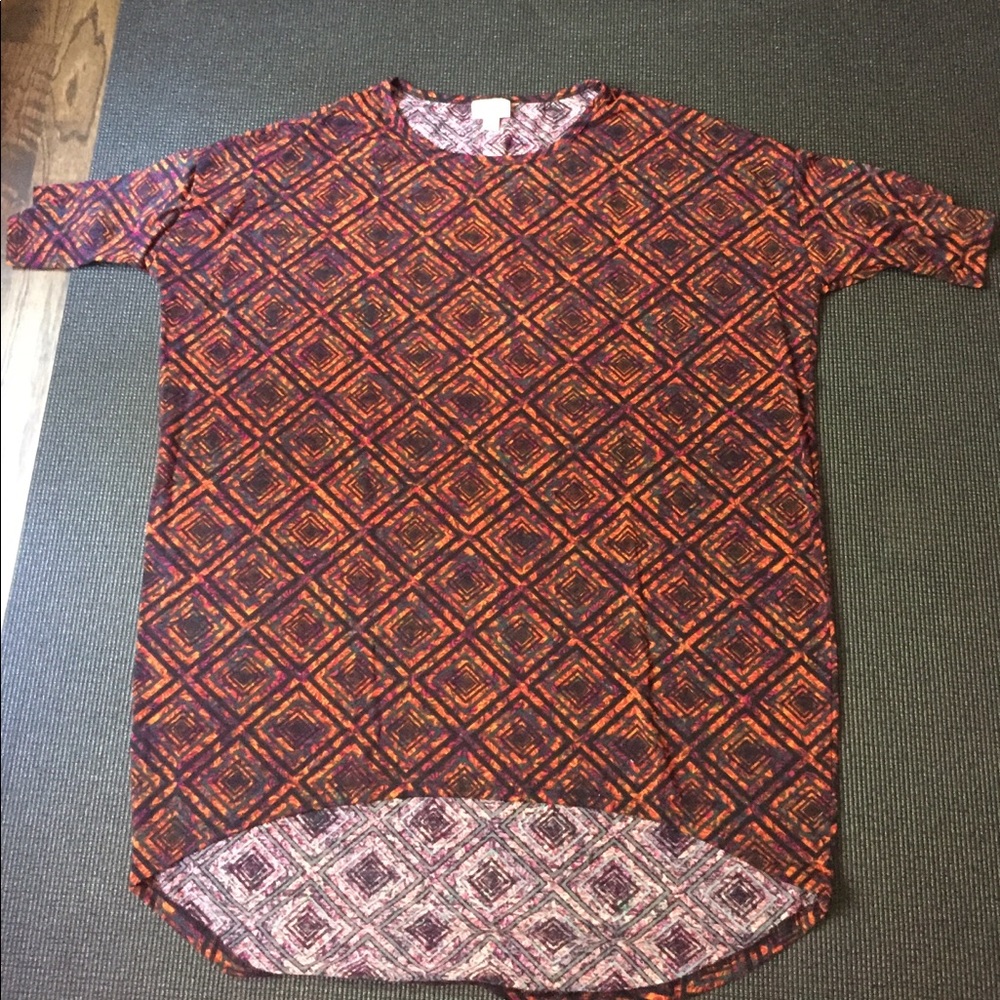 Lularoe top...