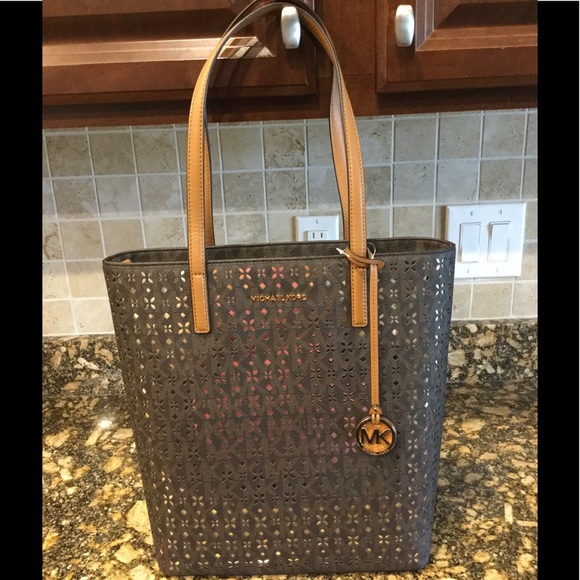 Michael Kors Handbags - MICHAEL KORS Hayley Large